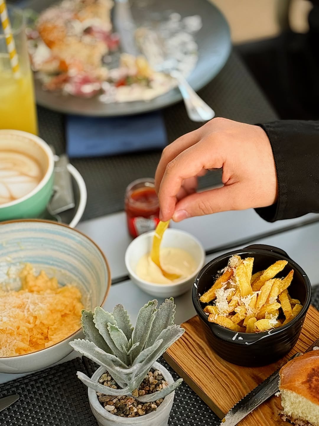 Nina - Brunch & Speciality Coffee interior 3